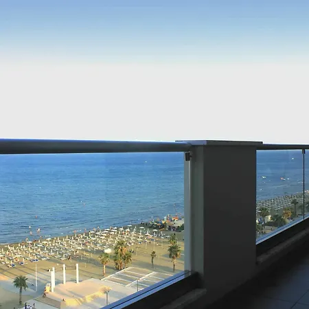 Beachfront Luxury Appartement Larnaca