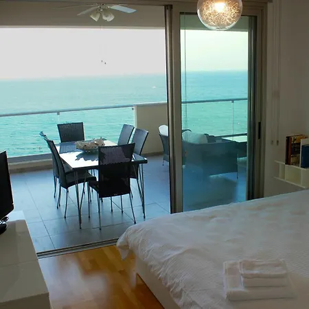 Beachfront Luxury * Ларнака