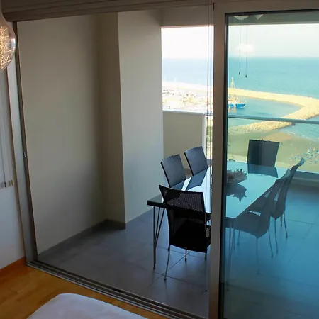Апартаменты Beachfront Luxury Ларнака